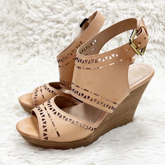 Restricted Tan Wedge Heels 7.5 - Picture 1 of 8